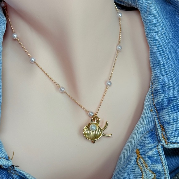 NEW | 18K Gold Plated Shell Necklace - Picture 4 of 5